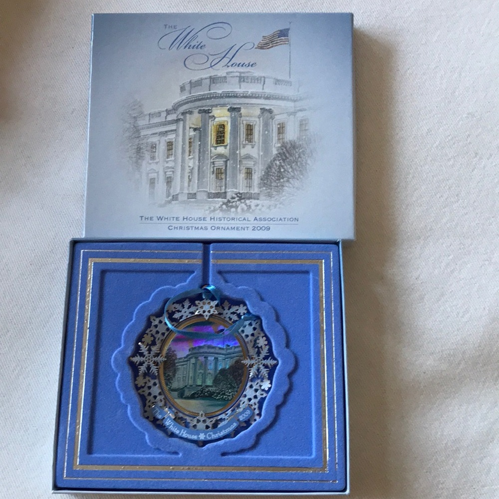 NWT White House ornament 2009